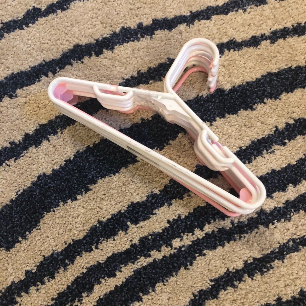 ***SOLD***Hangers 3$ with bundle